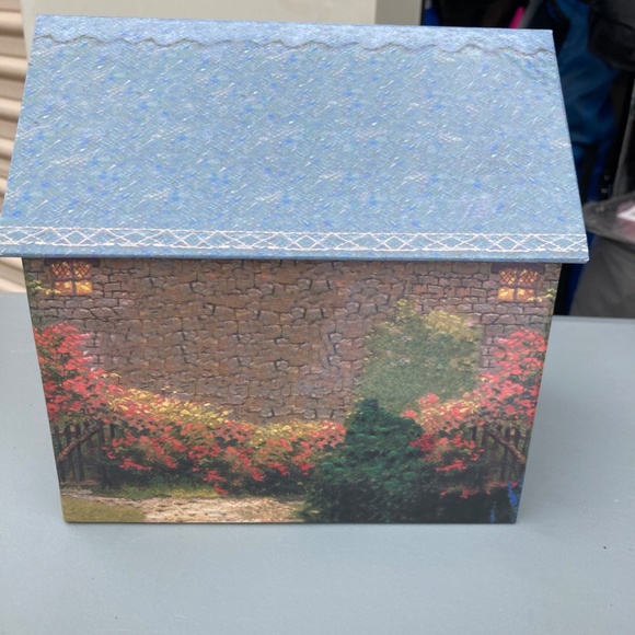 Thomas Kinkade Stationary Set inside Cottage House with Drawers - Picture 6 of 8